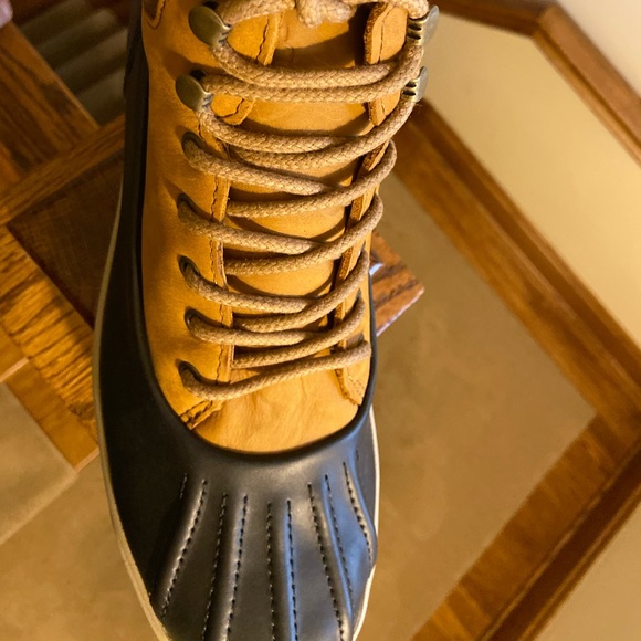 NEW All-weather Huckberry boots (size 10.5) - Picture 4 of 6